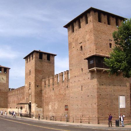 Castle View Lodge Intero Appartamento Verona Centro Storico Luaran gambar