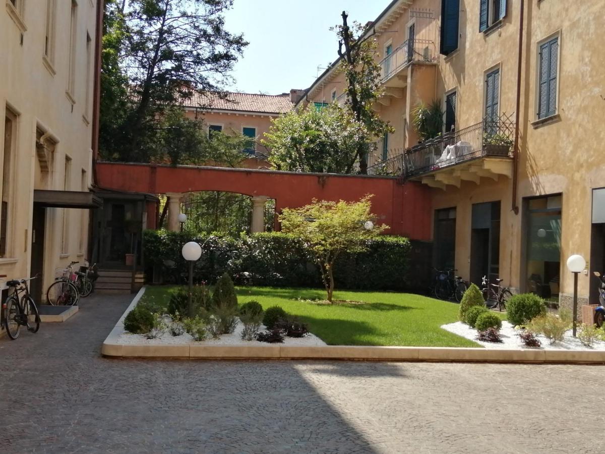 Castle View Lodge Intero Appartamento Verona Centro Storico Luaran gambar