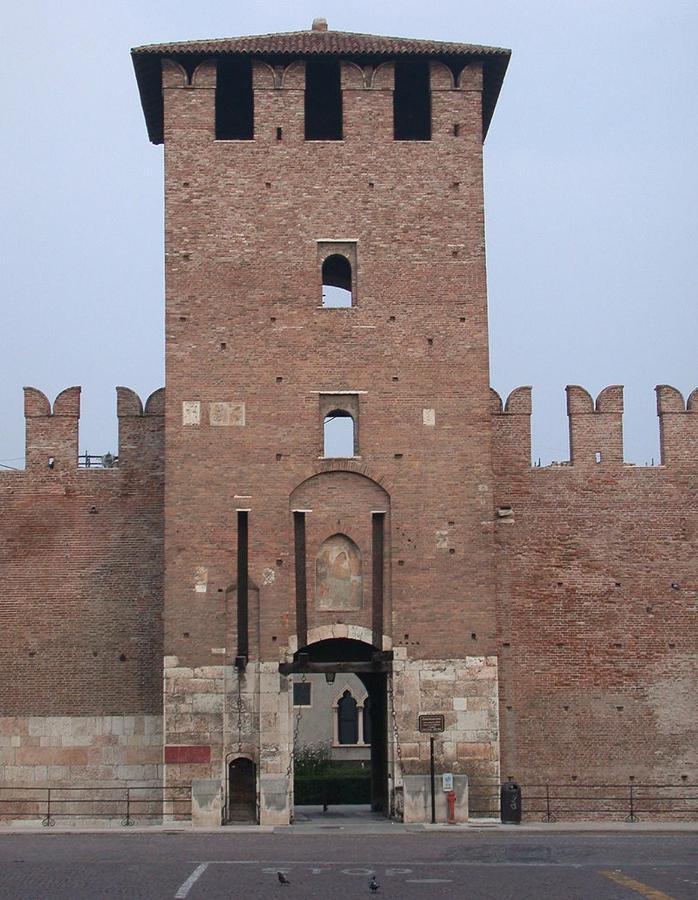 Castle View Lodge Intero Appartamento Verona Centro Storico Luaran gambar
